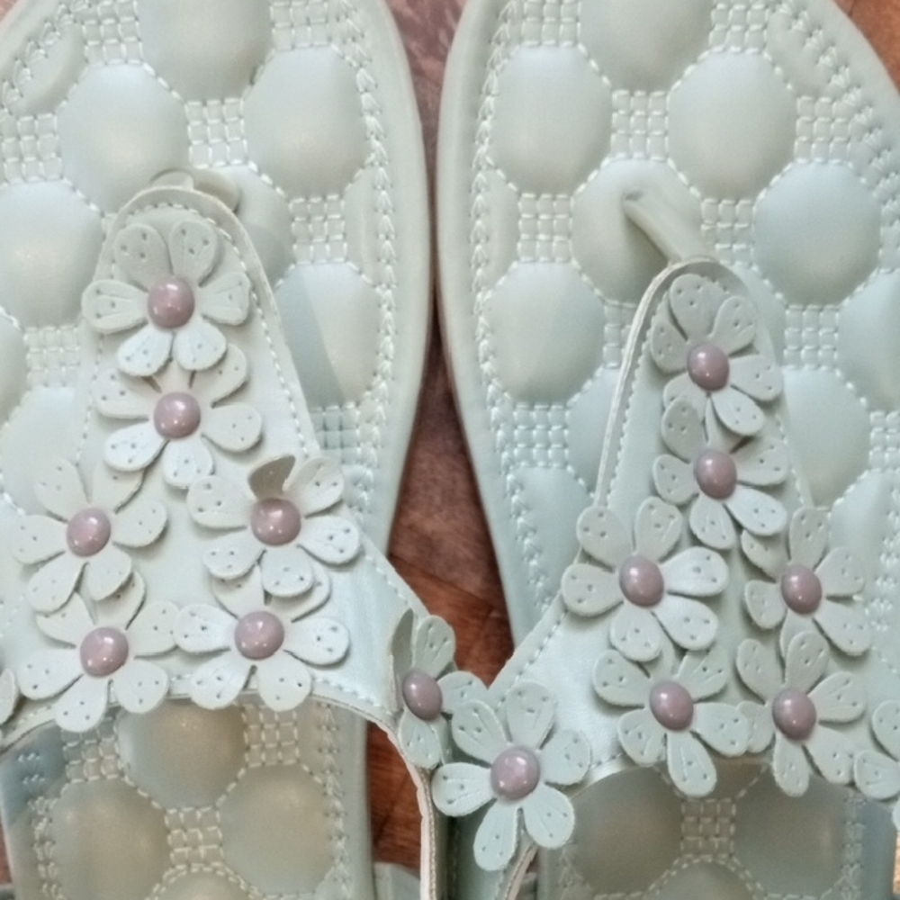 Lot of 4 Women's Casual Sandals - Picture 4 of 16